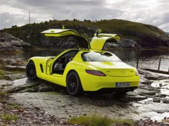 Игра Mercedes-Benz SLS E-Cell Puzzle онлайн