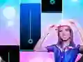 Игра Ana emilia Piano Tiles онлайн