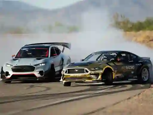 Игра Drifting Mustang Car Puzzle онлайн