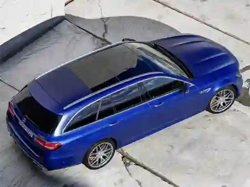 Игра Mercedes Benz E63 Amg Estate Slide онлайн