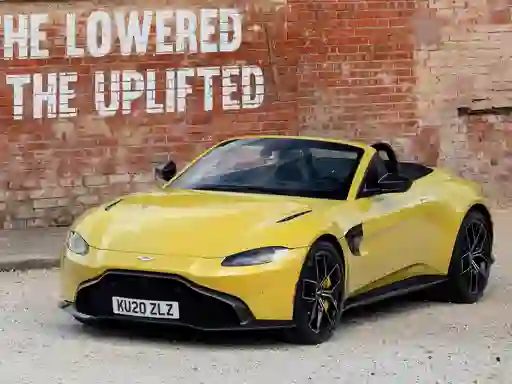 Игра Aston Martin Vantage Roadster онлайн