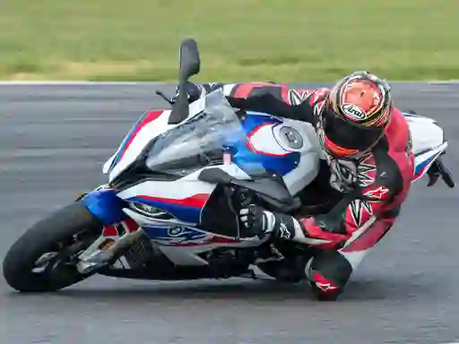 Игра BMW S1000RR Slide онлайн