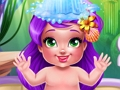 Игра Малышка Русалочка купается онлайн
