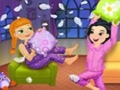 Игра Безумная битва подушками на вечеринке с ночевкой онлайн